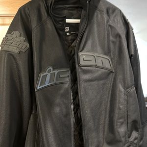 Icon stealthhooligan XL motorcycle jacket-barely worn looks brand new.